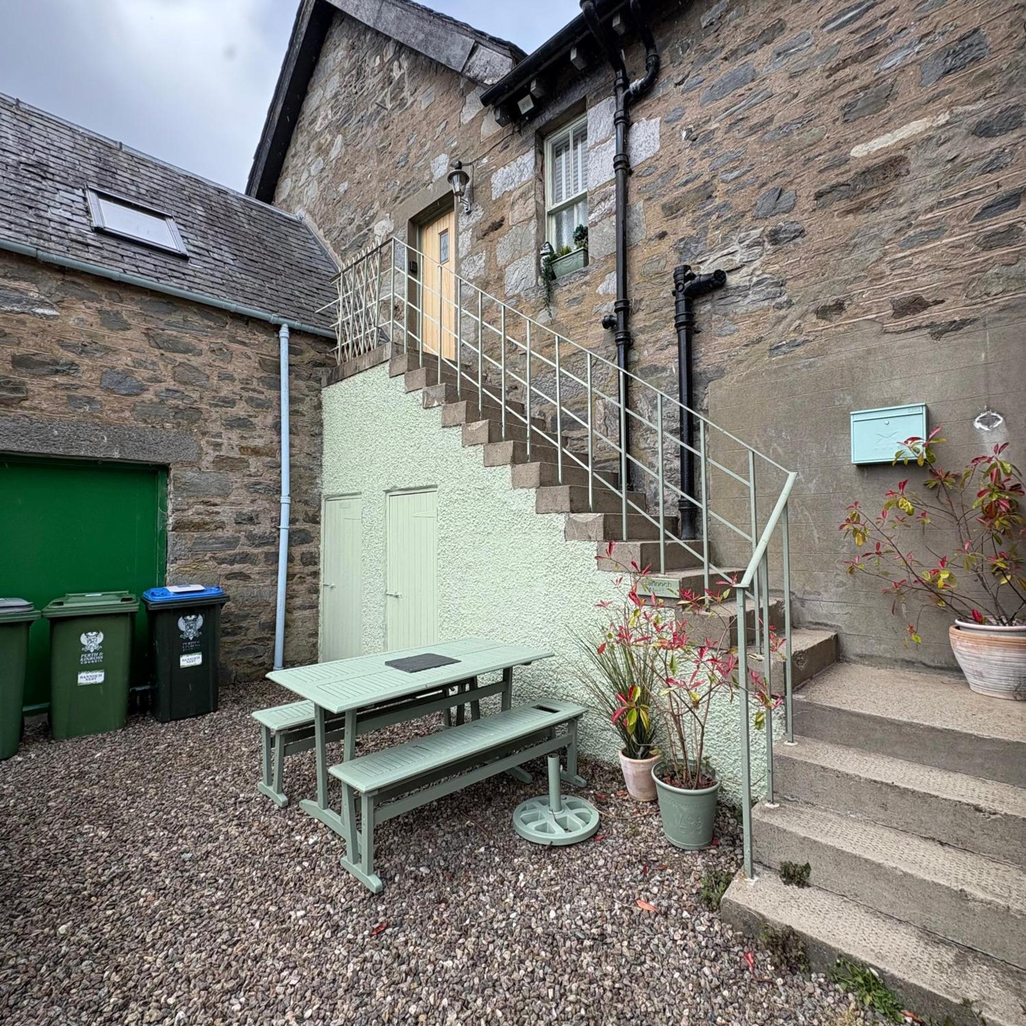 The Rannoch Nest, Kinloch Rannoch Apartment Екстериор снимка